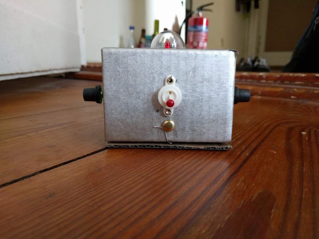 Back view of mono noise box